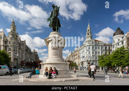 Reiterstandbild von Dom Pedro IV., der Avenida dos Aliados Avenue mit Rathaus, Porto, UNESCO-Weltkulturerbe, Porto, Porto District, Portugal, Europa Stockfoto