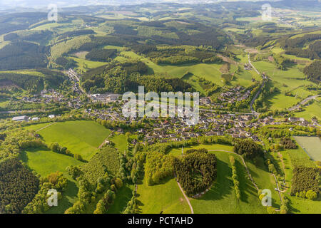 Oberveischede, vielleicht Zukunft gold Dorf 2013, Luftaufnahme von Olpe Stockfoto