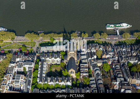 Blick auf die Altstadt von Köln mit Liegewiese und Badesteg am Rhein, Groß Sankt Martin zu Köln, Köln, Rheinland Stockfoto