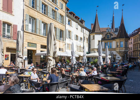 Market place Place des Halles und Halle Maison des Halles, Neuchâtel, Neuenburger/lac de Neuchâtel, Kanton Neuenburg, West Switzerland, Schweiz Stockfoto