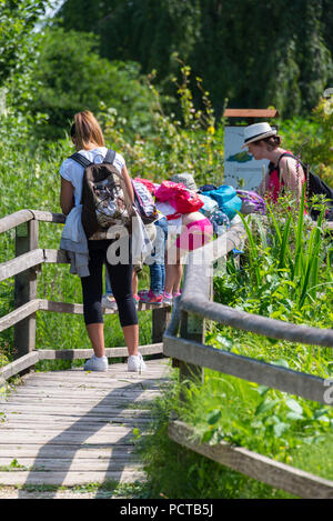 Kinder im Pro Natura Zentrum Champ-Pittet, Grande Cariçaie Nature Reserve, Cheseaux-Noréaz Südostufer, Lac de Neuchâtel, Kanton Neuenburg, West Switzerland, Schweiz Stockfoto