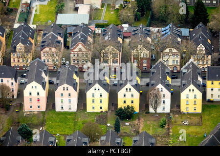 Wohn- Reihenhäuser auf Breisacher Straße in Obermeiderich, sozialer Wohnungsbau, ThyssenKrupp Wohnimmobilien GmbH, Duisburg-Nord, Duisburg, Ruhrgebiet, Nordrhein-Westfalen, Deutschland Stockfoto