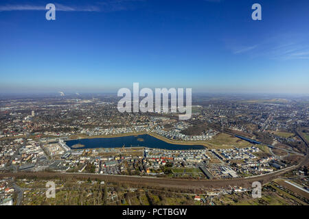 Phoenix See in Dortmund Hörde mit Emscher und Neue wohnsiedlungen an der Hörder Burg, ehemaliger Standort der Stahlwerk Phoenix in Dortmund, Ruhrgebiet, Nordrhein-Westfalen, Deutschland Stockfoto