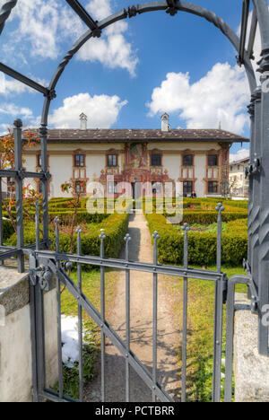 Pilatushaus, Hausfassade in Oberammergau, Frühling, Bayern, Oberbayern, Deutschland Stockfoto