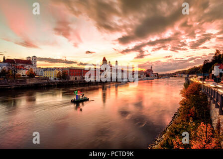 Blick auf die Donau, Passau, Altstadt, Abendstimmung, Niederbayern, Bayern, Deutschland, Europa, Stockfoto