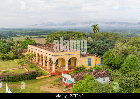 Hacienda Iznaga, Herrenhaus der Familie Iznaga, Blick vom Torre de Iznaga, Denkmal, ehemaliger Aussichtsturm für die Beobachtung von Sklaven, Zucker, Plantage, Valle de los Ingenios, Trinidad, Sancti Spiritus, Kuba, Republik Kuba, Großen Antillen, Karibik Stockfoto