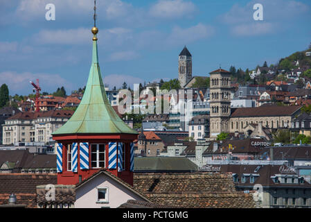 Blick vom Lindenhof Quadrat auf Liebfrauenkirche und Turm der Pauluskirche, Bezirk Quartier Stadtzentrum, Zürich, Kanton Zürich, Schweiz Stockfoto