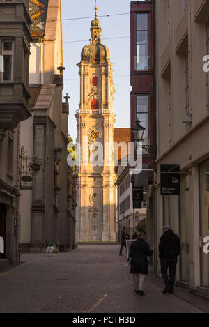 Altstadt gasse mit Blick auf die Abteikirche St. Gallus und Otmar, St. Gallen, Kanton St. Gallen, Schweiz Stockfoto