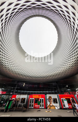 Neue Ausstellung "Das Auge des Himmels" in der "City Lounge" am Messeplatz, Basel MCH Messe Basel, Kanton Basel-Stadt, Schweiz Stockfoto