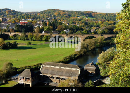 Blick von der Berger Denkmal für die Ruhr Viadukt und den Hohenstein Wasserkraftwerk an der Ruhr, Witten Bommern, Nordrhein - Westfalen, Deutschland Stockfoto