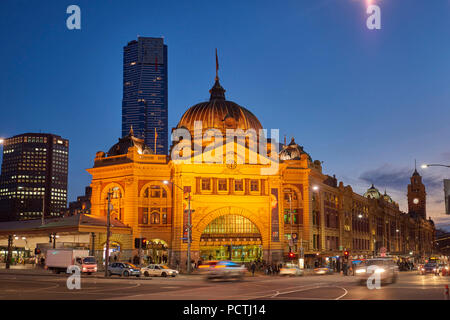 Der Flinders Street () Bahnhof Flinders Street, Melbourne, Victoria, Australien, Ozeanien Stockfoto