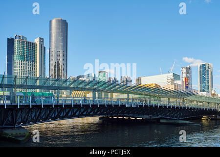 Yarra Promenade am Kingsway Melbourne City Centre im Frühjahr, Melbourne, Victoria, Australien, Ozeanien Stockfoto