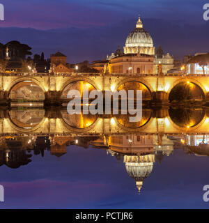 Ponte Vittorio Emanuele II und Basilika St. Peter in den Tiber, Rom, Latium, Italien wider Stockfoto