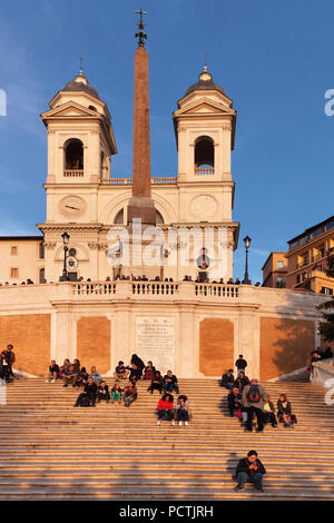 Spanische Treppe, Kirche Santa Trinita dei Monti, die Piazza di Spagna, Rom, Latium, Italien Stockfoto