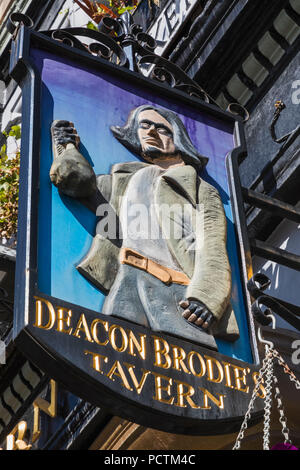 Großbritannien, Schottland, Edinburgh, der Royal Mile, Deacon Brodies Tavern Pub Anmelden Stockfoto