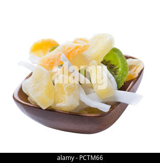 Gesunde Ernährung: Mix aus getrockneten Früchten in der Schüssel isoliert auf weißem Stockfoto