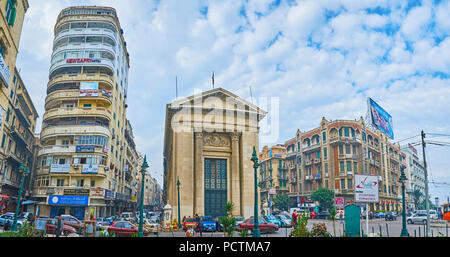 ALEXANDRIA, Ägypten - Dezember 18, 2017: Zentrale Bezirke sind beste Ort Vielfalt der Stadt Architektur - griechische Gebäude der Wirtschaftskammer Commerc zu finden Stockfoto