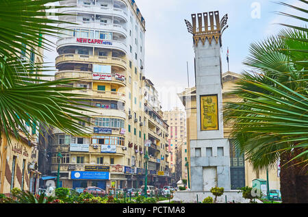 ALEXANDRIA, Ägypten - Dezember 18, 2017: Auch historischen zentralen Bezirken der übervölkerten Stadt sind voll von Wohn- mehrstöckigen Gebäuden, auf Stockfoto