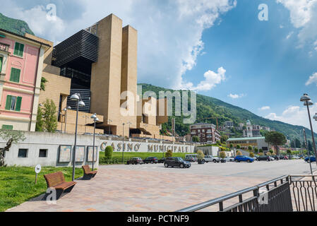 Campione d'Italia, Italien, 18. Mai 2018: Campione d'Italia am Luganer See, berühmt für sein Casino, italienische Stadt ganz von der Schweiz umgeben Stockfoto