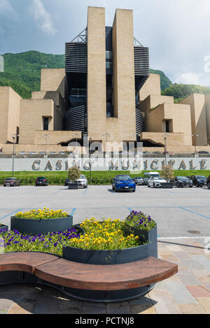 Campione d'Italia, Italien, 18. Mai 2018: Campione d'Italia am Luganer See, berühmt für sein Casino, italienische Stadt ganz von der Schweiz umgeben Stockfoto