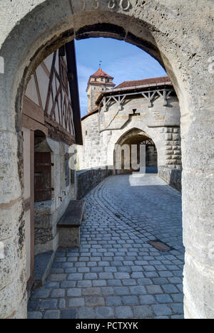 Burgtor und Burg Garten in Rothenburg Ob der Tauber, Franken, Bayern, Deutschland, Europa Stockfoto