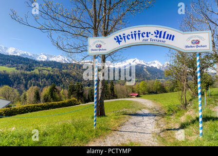 Blick von der Pfeifferalm auf die Zugspitze mit Alpspitze (2628m), Zugspitze (2962 m) und Waxenstein (2277 m), Garmisch-Partenkirchen, Oberbayern, Bayern, Deutschland Stockfoto