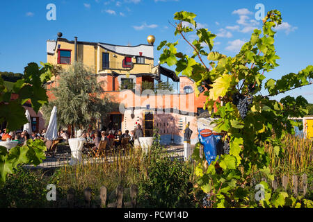 Weingut Hirn Im Weinparadies im Hundertwasser Stil, Matthias Hirn, Eisenheim Untereisenheim, Franken, Unterfranken, Franken, Bayern, Deutschland Stockfoto