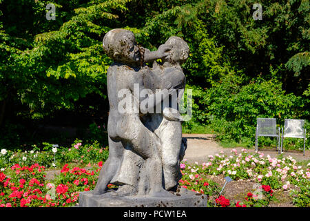 Skulptur scuffling Jungen, Rosengarten, Untergiesing, München, Oberbayern, Bayern, Deutschland Stockfoto