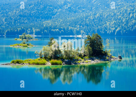 Eibsee mit Inseln, Alpenbühl Scheibeninsel und Maximilianinsel, in der Nähe von Grainau, Wettersteingebirge, Werdenfelser Land, Oberbayern, Bayern, Deutschland Stockfoto