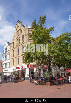 Alte Wohnhäuser in der Oststadt, Einkaufsstraße Lister Meile, Hannover, Niedersachsen, Deutschland, Europa Stockfoto