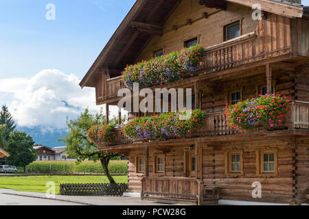 Österreich, Tirol, Alpbachtal, Reith im Alpbachtal, traditionelles Bauernhaus. Stockfoto