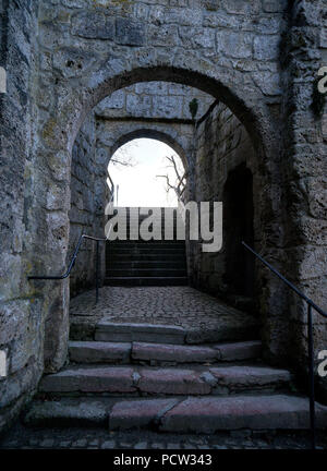 Deutschland, Bayern, Oberbayern, Burghausen, Burg, Gate, Passage, steinerne Treppen, dunklen, düsteren Stockfoto