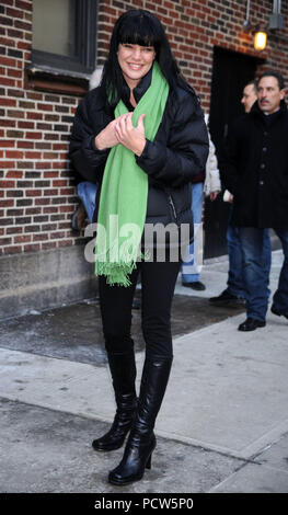 NEW YORK, NY - 31. Januar: Pauley Perrette visits 'Late Show mit David Letterman' an der Ed Sullivan Theater am 31. Januar 2011 in New York City. Personen: Pauley Perrette Stockfoto