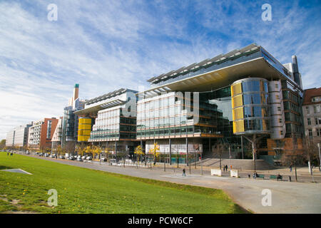 BERLIN, DEUTSCHLAND - 26.Oktober 2016: Moderne Architektur des Potsdamer Platz am 26.Oktober 2016 in Berlin, Deutschland. Stockfoto