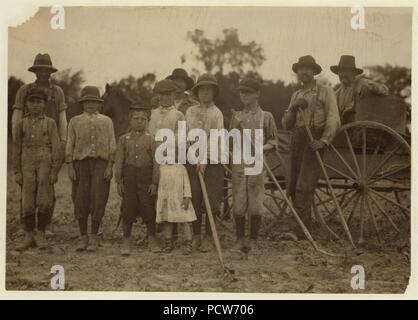 Alle diese Kinder waren die in der Zuckerrüben für Louis Startz, ein Landwirt in der Nähe von Fond du Lac, Wisconsin. Die Kinder werden aus der nahe gelegenen Stadt brachte die Rüben zu arbeiten. Siehe Hine Stockfoto