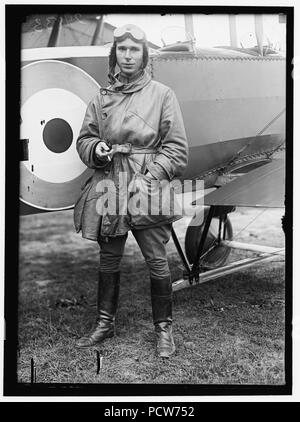 Alliierte Flugzeuge Demonstration am Polo Grounds. LT. STEPHEN BONSALL, BRITISCHE Stockfoto