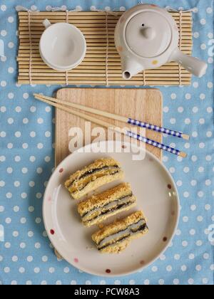 Koreanisches Essen schwarzer Sesam Pulver Soja Klebreis Kuchen Stockfoto