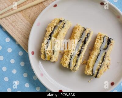 Koreanisches Essen schwarzer Sesam Pulver Soja Klebreis Kuchen Stockfoto