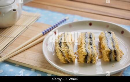 Koreanisches Essen schwarzer Sesam Pulver Soja Klebreis Kuchen Stockfoto