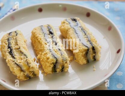 Koreanisches Essen schwarzer Sesam Pulver Soja Klebreis Kuchen Stockfoto