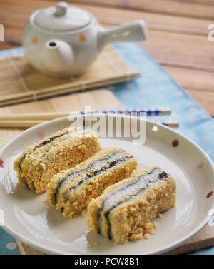 Koreanisches Essen schwarzer Sesam Pulver Soja Klebreis Kuchen Stockfoto