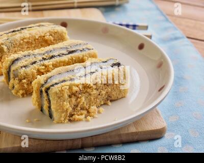 Koreanisches Essen schwarzer Sesam Pulver Soja Klebreis Kuchen Stockfoto
