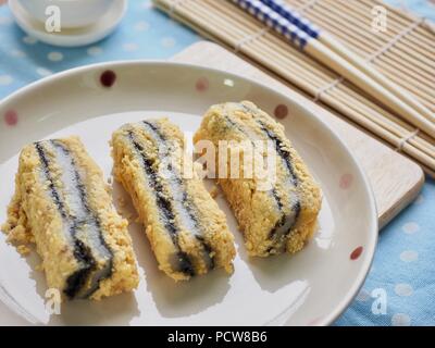 Koreanisches Essen schwarzer Sesam Pulver Soja Klebreis Kuchen Stockfoto