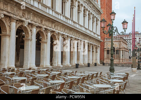 Ein Café am Markusplatz in Venedig, Italien Stockfoto