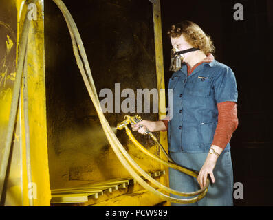 Krieg Produktion Arbeiter am Heil Firma für Benzin Anhänger Tanks, die für die US-Army Air Corps, Milwaukee, Wisconsin. - Februar 1943 Stockfoto