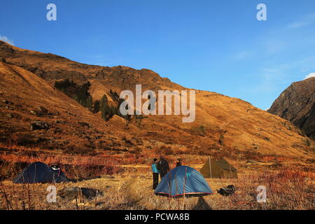 Camping und Trekking im Himalaya - Har ki Dun Stockfoto