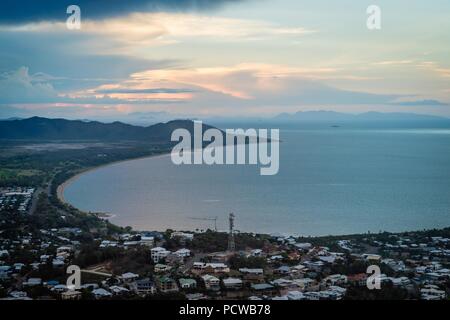 Townsville Bucht und der Strand vom Castle Hill Lookout in Australien gesehen Stockfoto