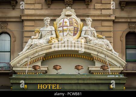 Hotel Windsor Eingangstür in Melbourne, Victoria, Australien Stockfoto