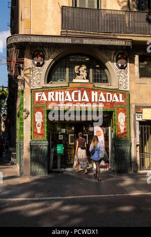 Farmacia Nadal, Apotheke, Apotheken Shop auf der Rambla, im Art déco-Stil, Barcelona, Spanien Fliesen- Stockfoto