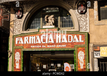 Farmacia Nadal, Apotheke, Apotheken Shop auf der Rambla, im Art déco-Stil, Barcelona, Spanien Fliesen- Stockfoto